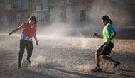 Mujeres jugando al fútbol